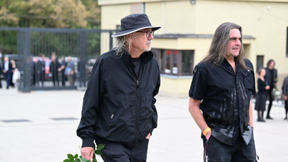 FOTO: Ondřej Hejma na pohřbu kolegy Richarda Tesaříka.