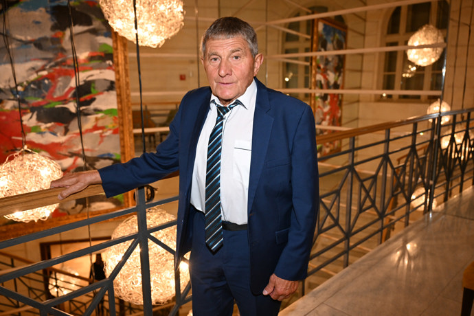 Josef Váňa si nenechal ujít přehlídku Beaty Rajské k letošnímu ročníku Velké pardubické. 