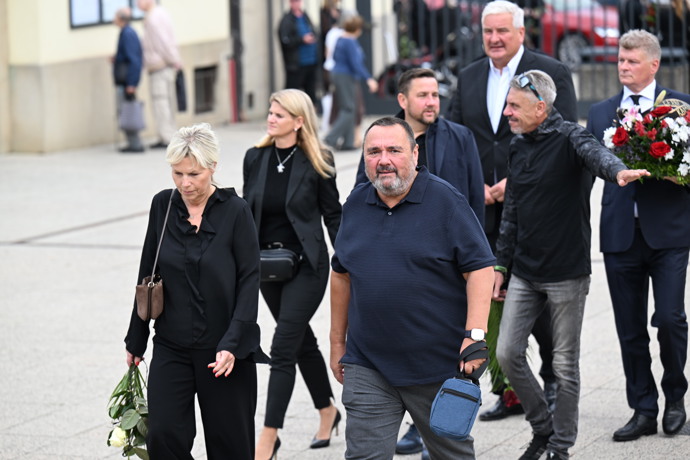 Ivan Vodochodský a Jan Punčochář na pohřbu Richarda Tesaříka.