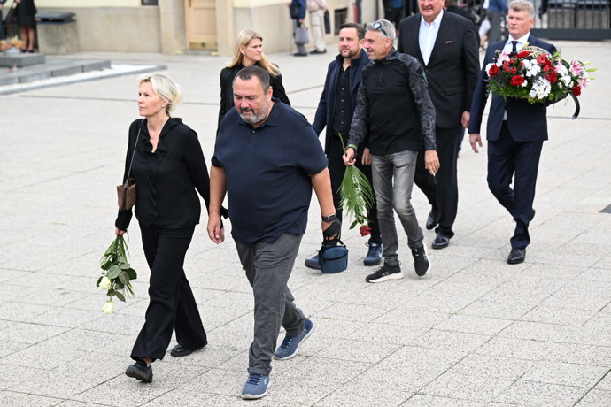 Ivan Vodochodský a Jan Punčochář na pohřbu Richarda Tesaříka.