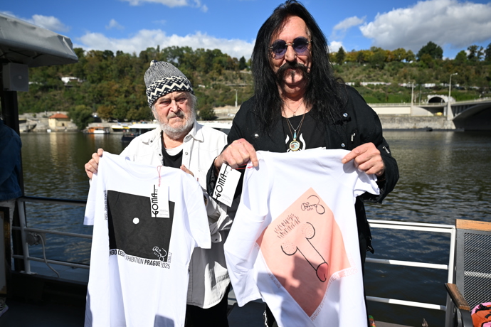 František obdaroval Janu i jejího partnera Jiřího. 