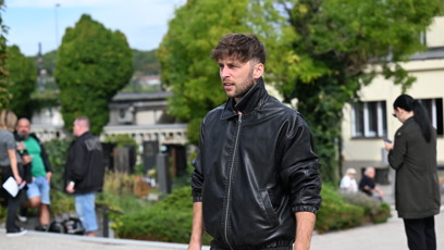 FOTO: Roman Tomeš na pohřbu Richarda Tesaříka.