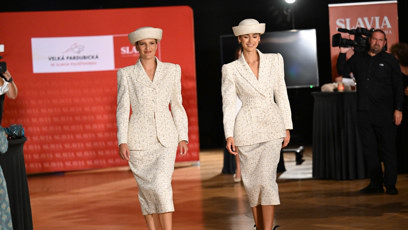 FOTO: Nádherné modely inspirované Velkou pardubickou.