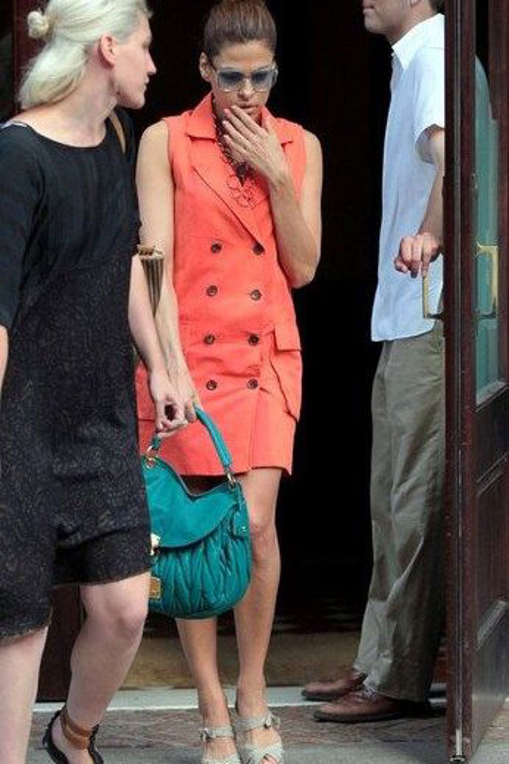Posuďte sami: Oranžová Eva Mendes Posuďte sami: Oranžová Eva Mendes