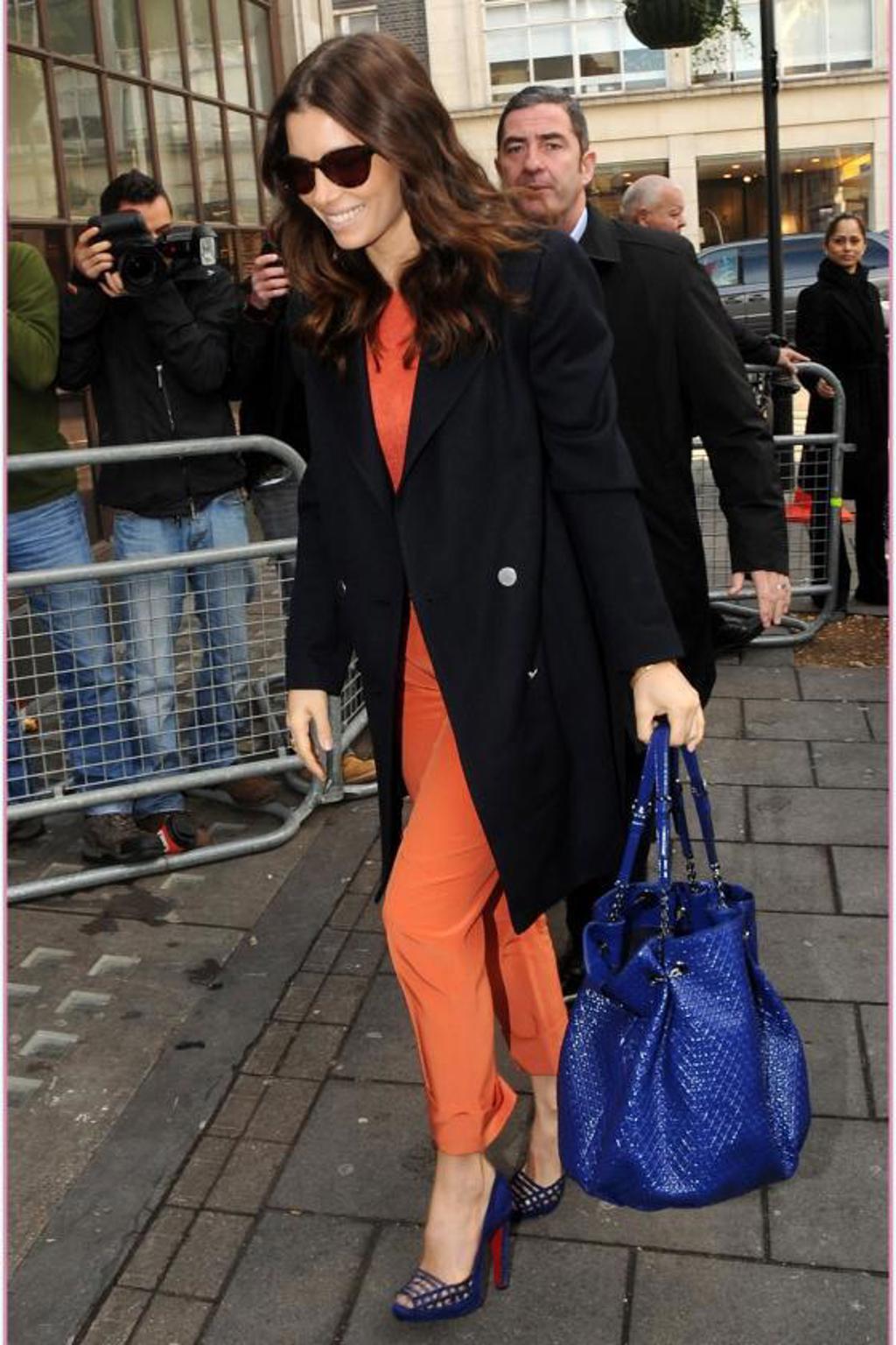 Posuďte sami: Oranžová Jessica Biel Posuďte sami: Oranžová Jessica Biel