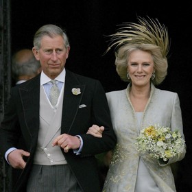 Ale abychom netěšili jen z letošních svateb. Skvělý styl pro starší nevěsty ukázala roku 2005 také budoucí britská královna Camilla.