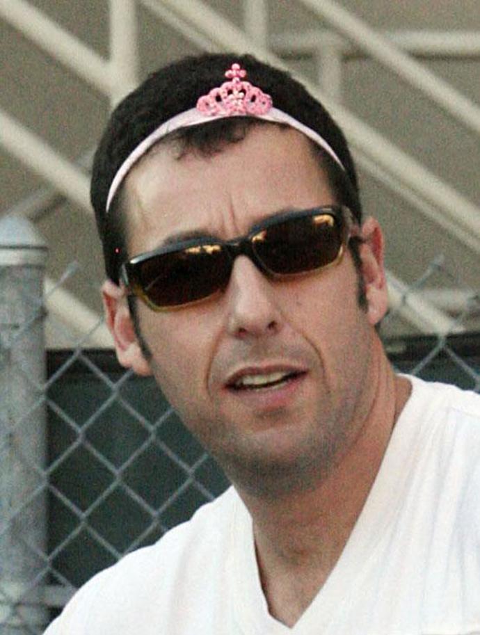 Adam Sandler je v oblékání jako hollywoodská hvězda skutečně nekonvenční. 