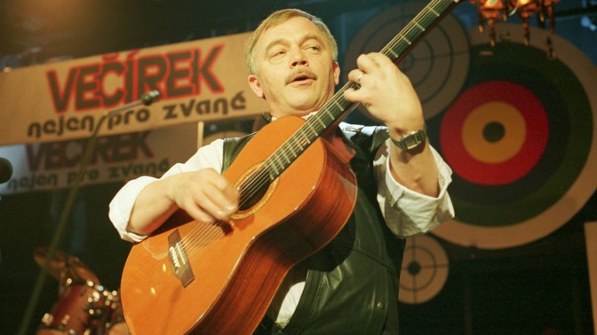 Trpký návrat z exilu do vlasti: Karel Kryl neodpustil Havlovi ignoraci a za vystoupení s Gottem se styděl 