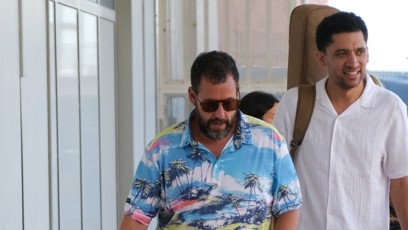 FOTO: Zatímco jiní vyráží na filmové festivaly v róbách, Adam Sandler nahodí havajskou košili a jde.