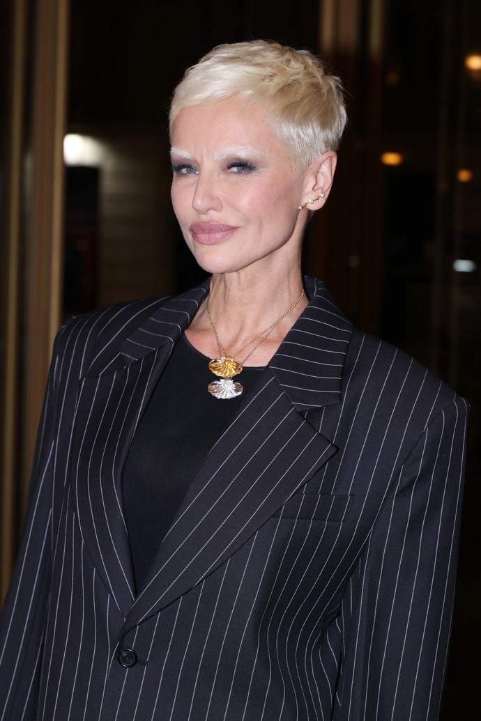 Letos Adriana Sklenaříková překvapila také odbarveným obočím. To už je zase minulostí, krátké vlasy ale topmodelce zůstaly a nejspíš je na ní ještě nějakou dobu budeme vídat
