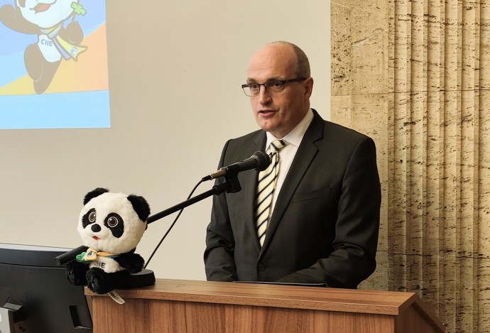 Jan Sechter je bývalý český diplomat.
