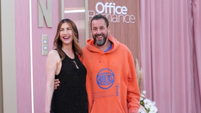 FOTO: Adam Sandler vyrazil na premiéru ve velmi pohodovém outfitu.
