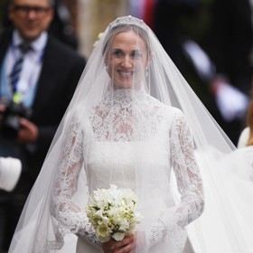 Pětačtyřicátnice zvolila pro tuto příležitost šaty, které se nápadně podobaly těm, po kterých sáhla roku 2011 Kate MIddleton.
