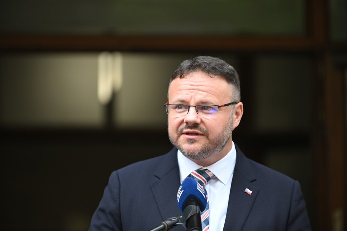 Ředitel Českého rozhlasu René Zavoral vyzval Andreje Babiše k veřejné debatě o konci koncesionářských poplaktů.