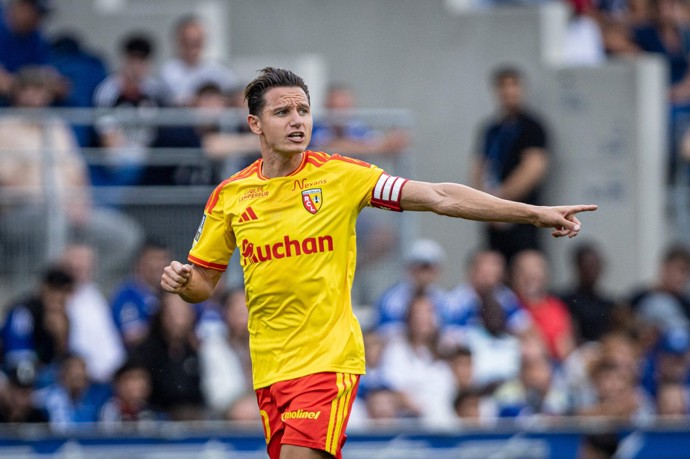 Kapitán týmu Lens je Florian Thauvin.