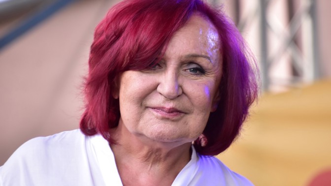 „Stačí dvě hodiny tady a člověk je úplně vyklidněný,“ říká o své chalupě, která vznikla na místě hned dvou kostelů, zpěvačka Petra Janů „Stačí dvě hodiny tady a člověk je úplně vyklidněný,“ říká o své chalupě, která vznikla na místě hned dvou kostelů, zpěvačka Petra Janů