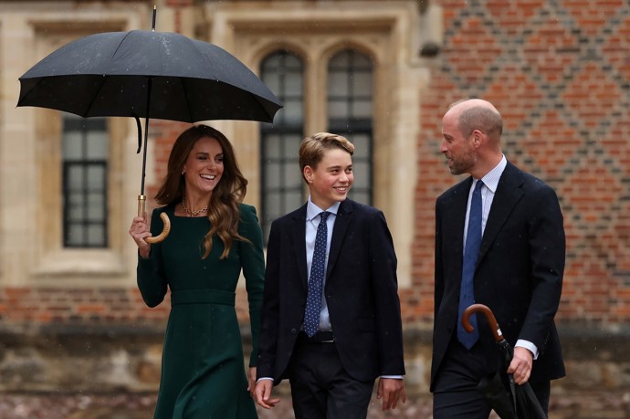Královská rodina doprovází prince George na Eton  College.