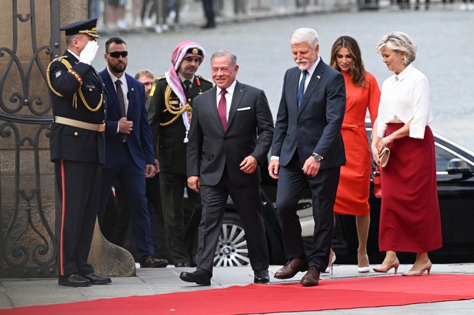 Nádherná královna Ranija: Tyto elegantní šaty oblékla k českému i francouzskému prezidentovi. Inspirujte se Nádherná královna Ranija: Tyto elegantní šaty oblékla k českému i francouzskému prezidentovi. Inspirujte se