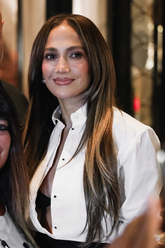 Kadeřník hodnotí vlasovou proměnu Jennifer Lopez a Hailey Bieber. Jejich nový odstín je hit podzimu Kadeřník hodnotí vlasovou proměnu Jennifer Lopez a Hailey Bieber. Jejich nový odstín je hit podzimu