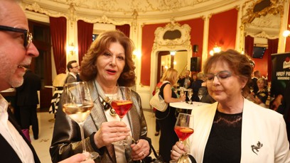 FOTO: Saskia Burešová a Marie Tomsová na premiéře opery Sweeney Todd: Ďábelský lazebník z Fleet Street.