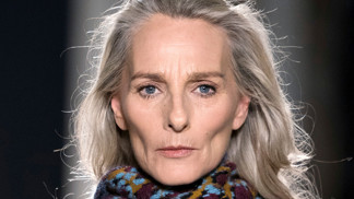  Inspirace na grey hair z přehlídkových mol 