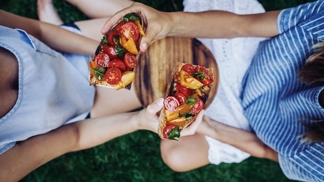 NEODOLATELNÁ RAJČATOVÁ BRUSCHETTA