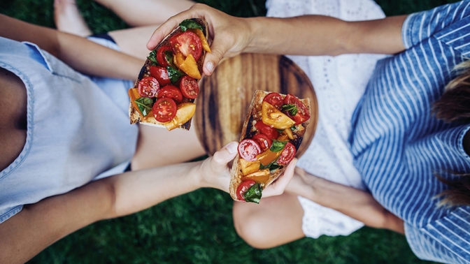 NEODOLATELNÁ RAJČATOVÁ BRUSCHETTA