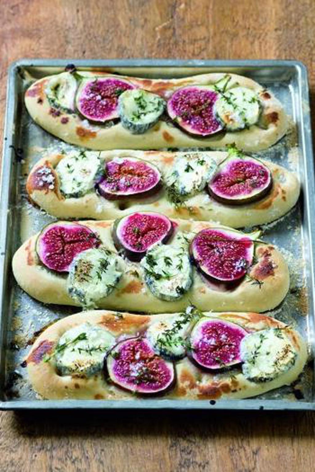 Recept na focacciu s fíky a kozím sýrem Recept na focacciu s fíky a kozím sýrem
