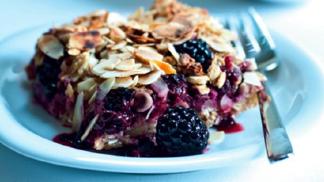 Recept na karamelové řezy s ostružinami