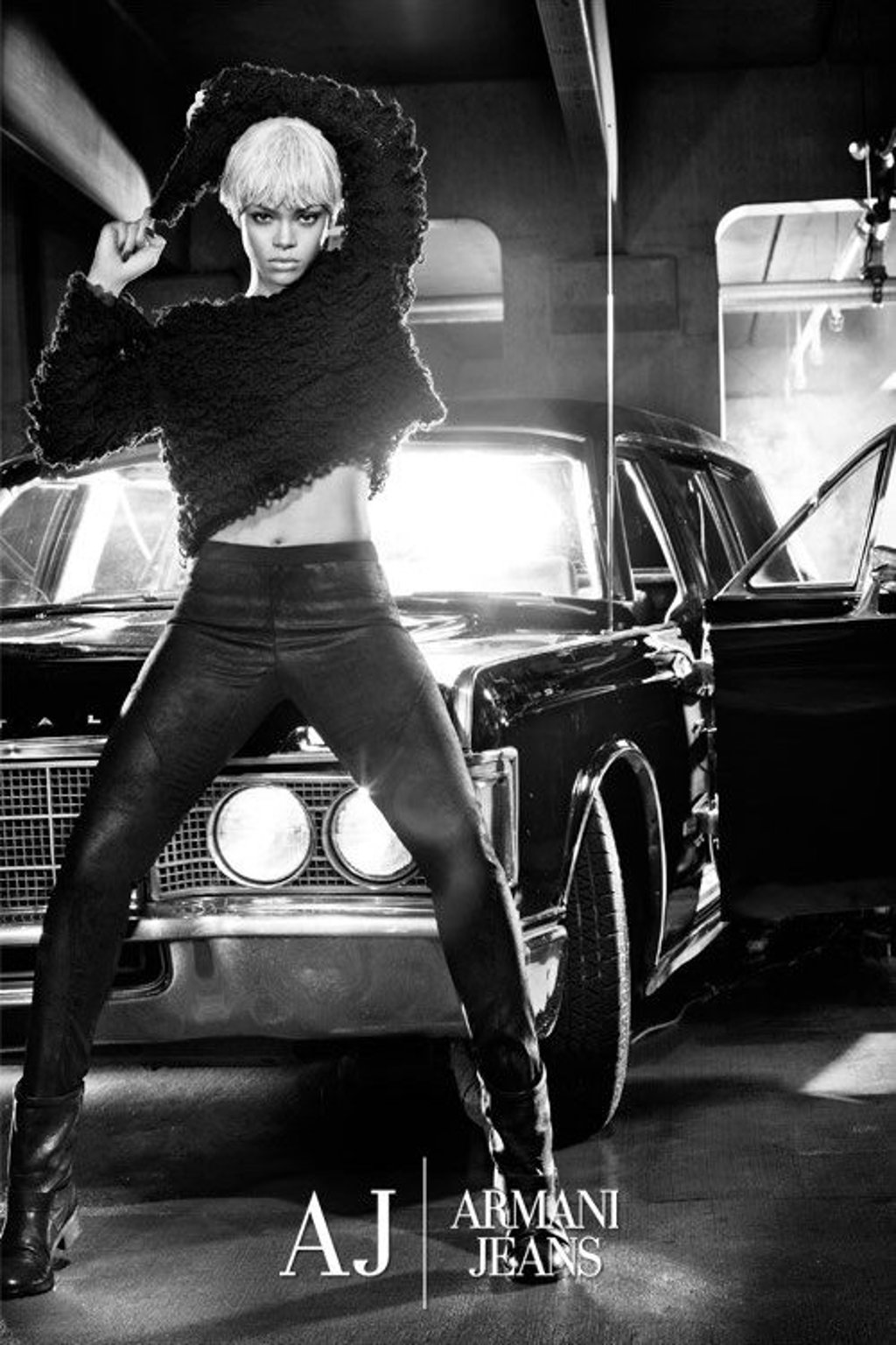Rihanna jako Armaniho rock star Rihanna jako Armaniho rock star