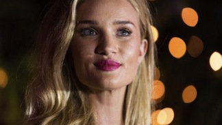Rtěnka zimy? Celebrity milují fuchsiovou