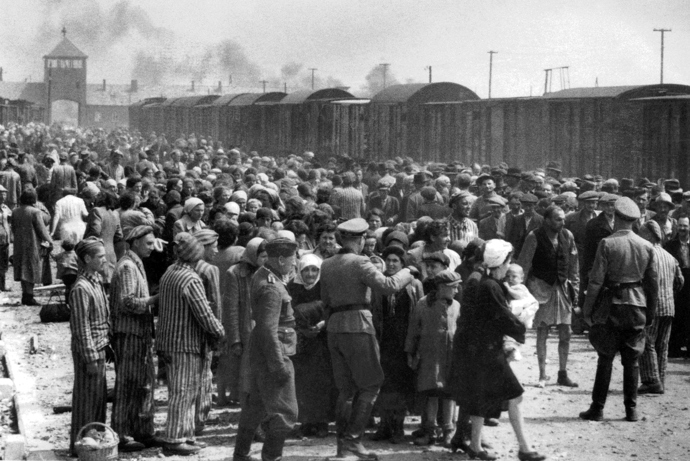 Příjezd Židů do koncentračního tábora Příjezd Židů do koncentračního tábora