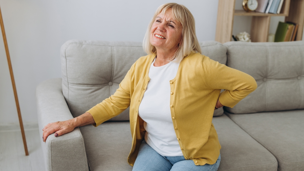 Bolí vás záda? Objevte kouzlo rehabilitačního cvičení SM systém, za jehož vznikem stojí známý český lékař Bolí vás záda? Objevte kouzlo rehabilitačního cvičení SM systém