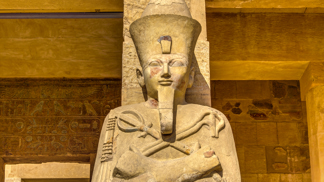 Socha královny Hatshepsut v Luxoru Socha královny Hatshepsut v Luxoru
