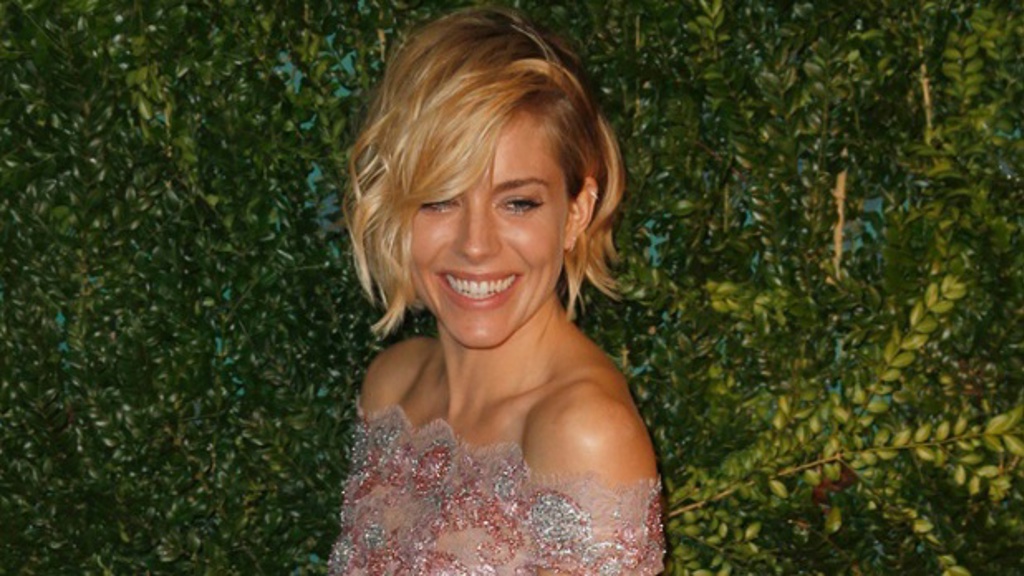 SIENNA MILLER: SBOHEM, BOHO! SIENNA MILLER: SBOHEM, BOHO!