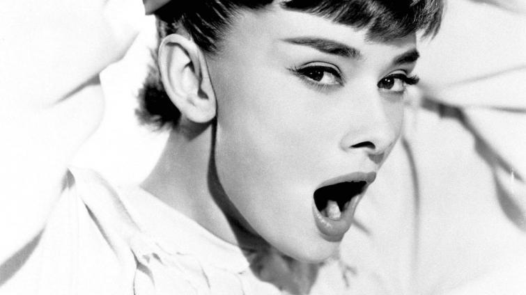 Slavné účesy slavné Audrey Hepburn