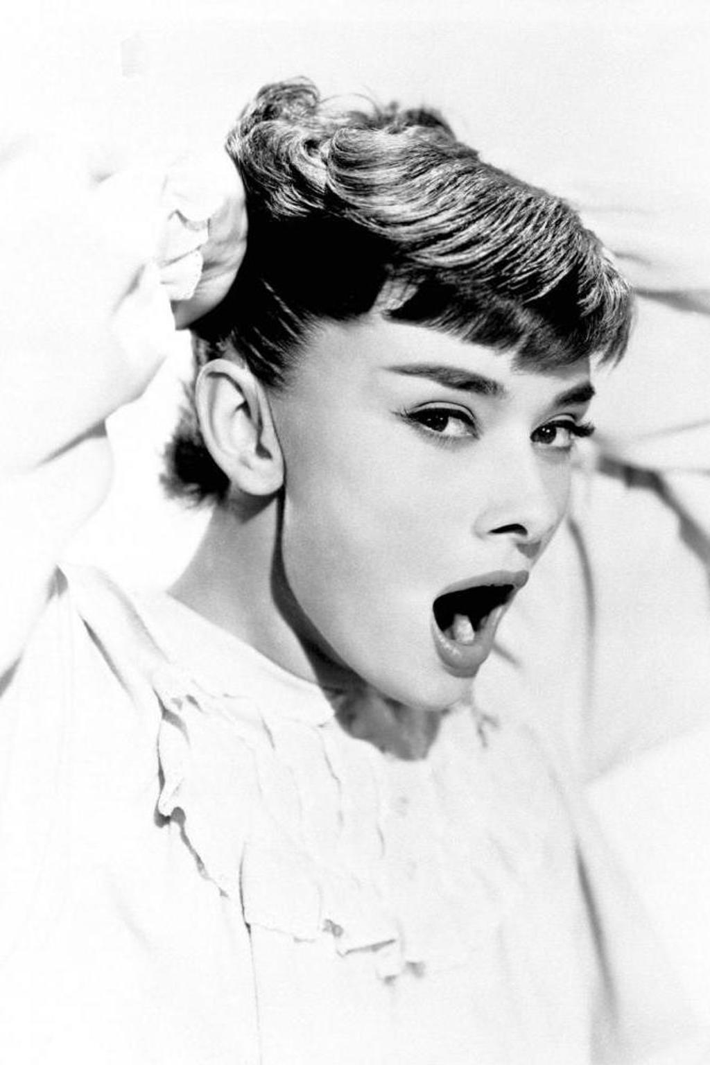 Slavné účesy slavné Audrey Hepburn Slavné účesy slavné Audrey Hepburn