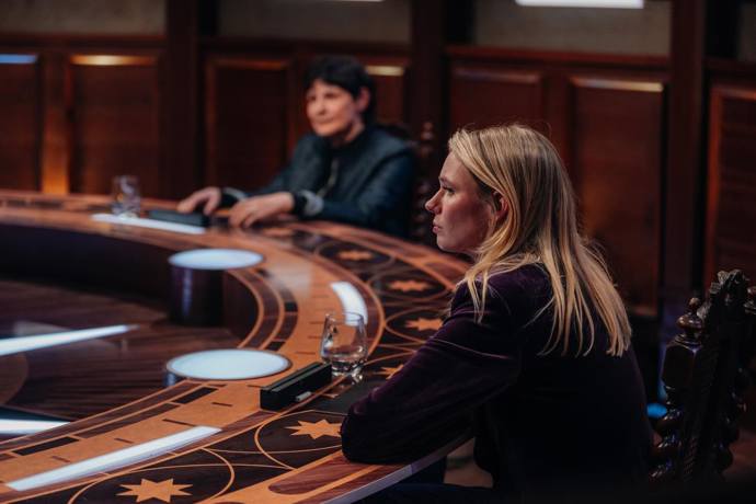 Veronika Krajplová ve druhé řadě Zrádců.