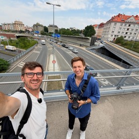 Janek na podvody upozorňuje prostřednictvím svého kanálu Kluci z Prahy. 
