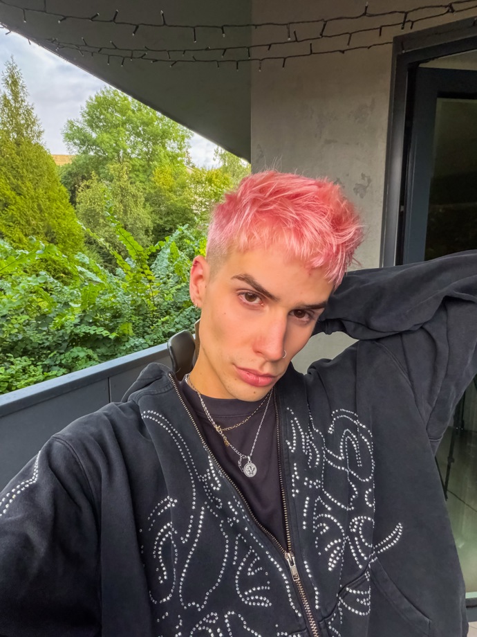 Dima Arrest se netají svou orientací. 