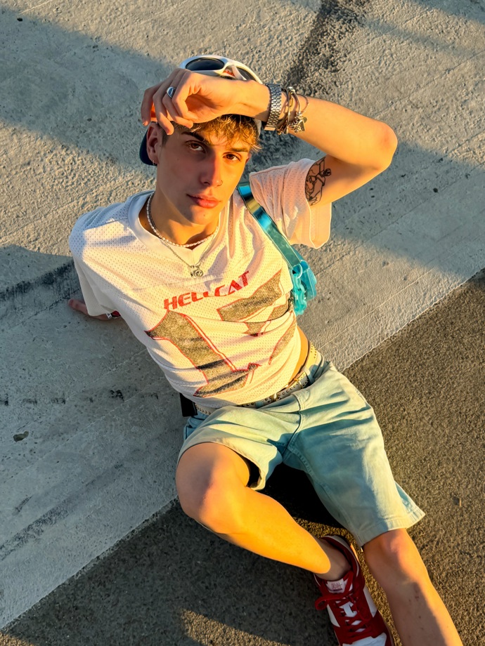 Dima Arrest je populární na sociálních sítích svou otevřeností. 