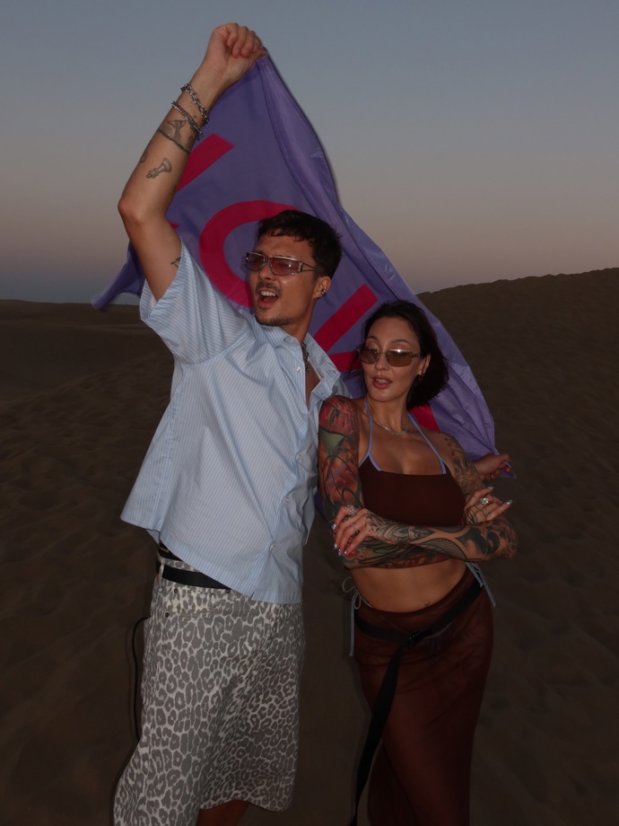 Kundosaki s Otakarem Šenkýřem během presstripu Love Island. 