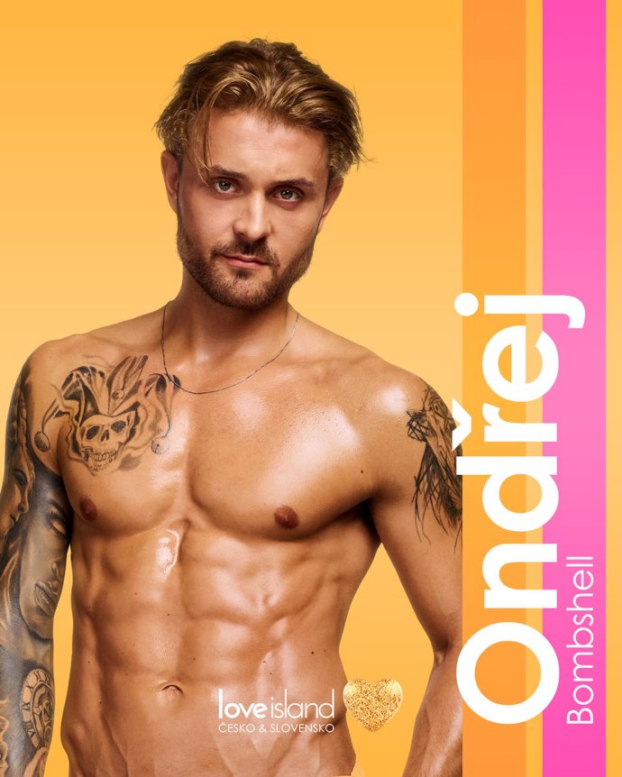 Nový účastník letošní série Love Islandu Ondřej Machala má prý střídat holky jako ponožky.