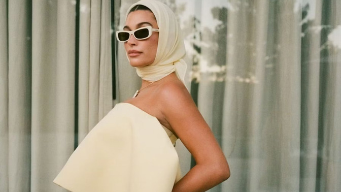 Hailey Bieber
Hailey Bieber