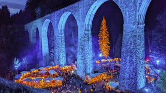  Vánoční trh pod viaduktem, Ravenna Gorge, Breitnau, Německo