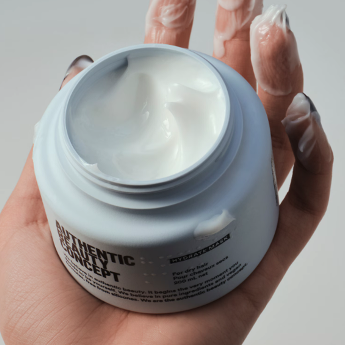 Intenzivně hydratační maska na vlasy Authentic Beauty Concept, 1 100 Kč (200 ml), prodává Sephora Intenzivně hydratační maska na vlasy Authentic Beauty Concept, 1 100 Kč (200 ml), prodává Sephora