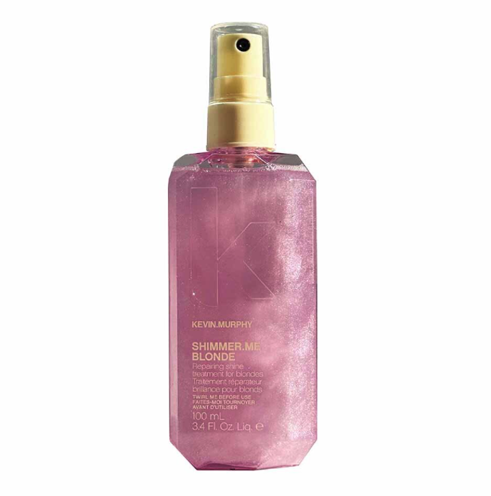 Regenerační bezoplachový sprej pro dodání lesku blond vlasům Kevin.Murphy Shimmer.Me Blonde, 598 Kč (100 ml), prodává Bezvavlasy.cz Regenerační bezoplachový sprej pro dodání lesku blond vlasům Kevin.Murphy Shimmer.Me Blonde, 598 Kč (100 ml), prodává Bezvavlasy.cz