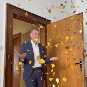 Premiéra čekalo na Úřadu vlády narozeninové překvapení.
