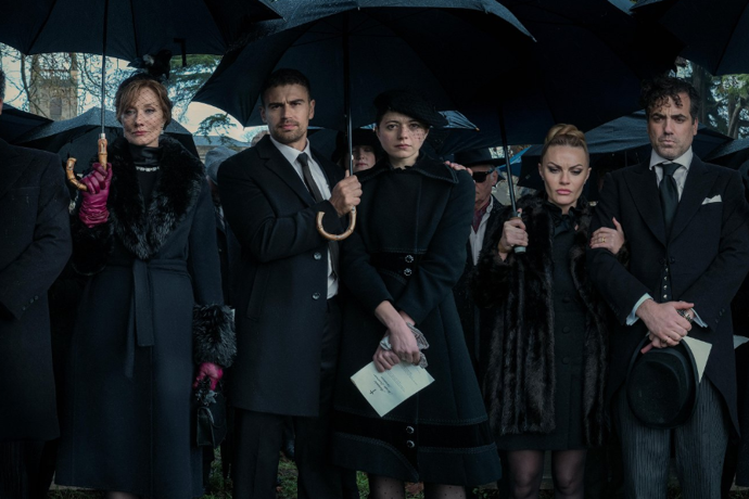 Theo James je hlavní postavou seriálu Gentlemani.