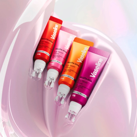 Sérum na rty pro hladší a mladistvější dojem s SPF 15 Vaseline Gluta-Hya, 249 Kč, prodává dm drogerie